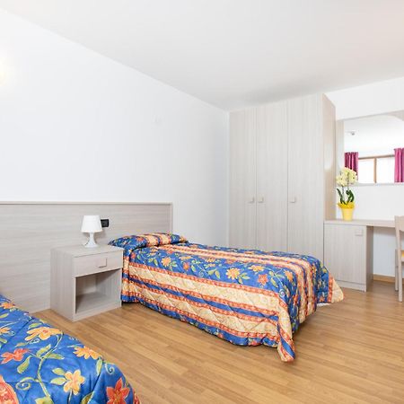 Hotel Posta Comano Terme Exterior photo