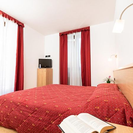 Hotel Posta Comano Terme Exterior photo