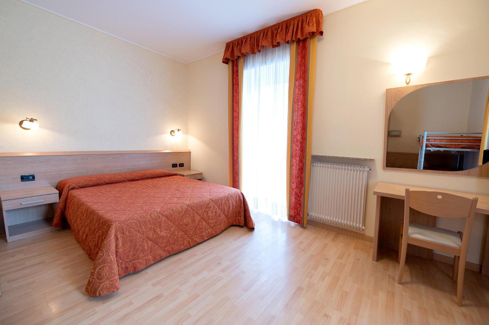 Hotel Posta Comano Terme Exterior photo