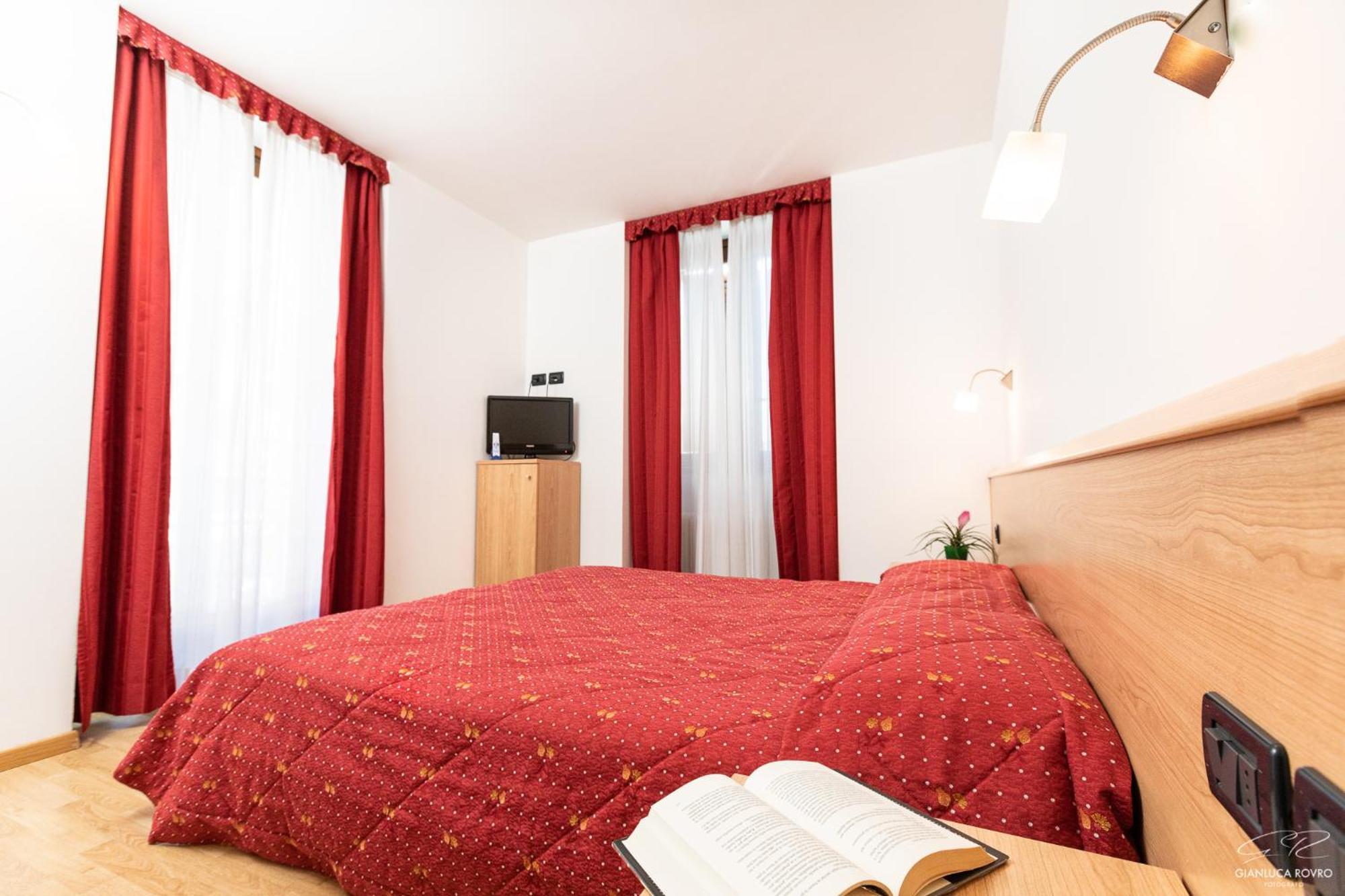 Hotel Posta Comano Terme Exterior photo